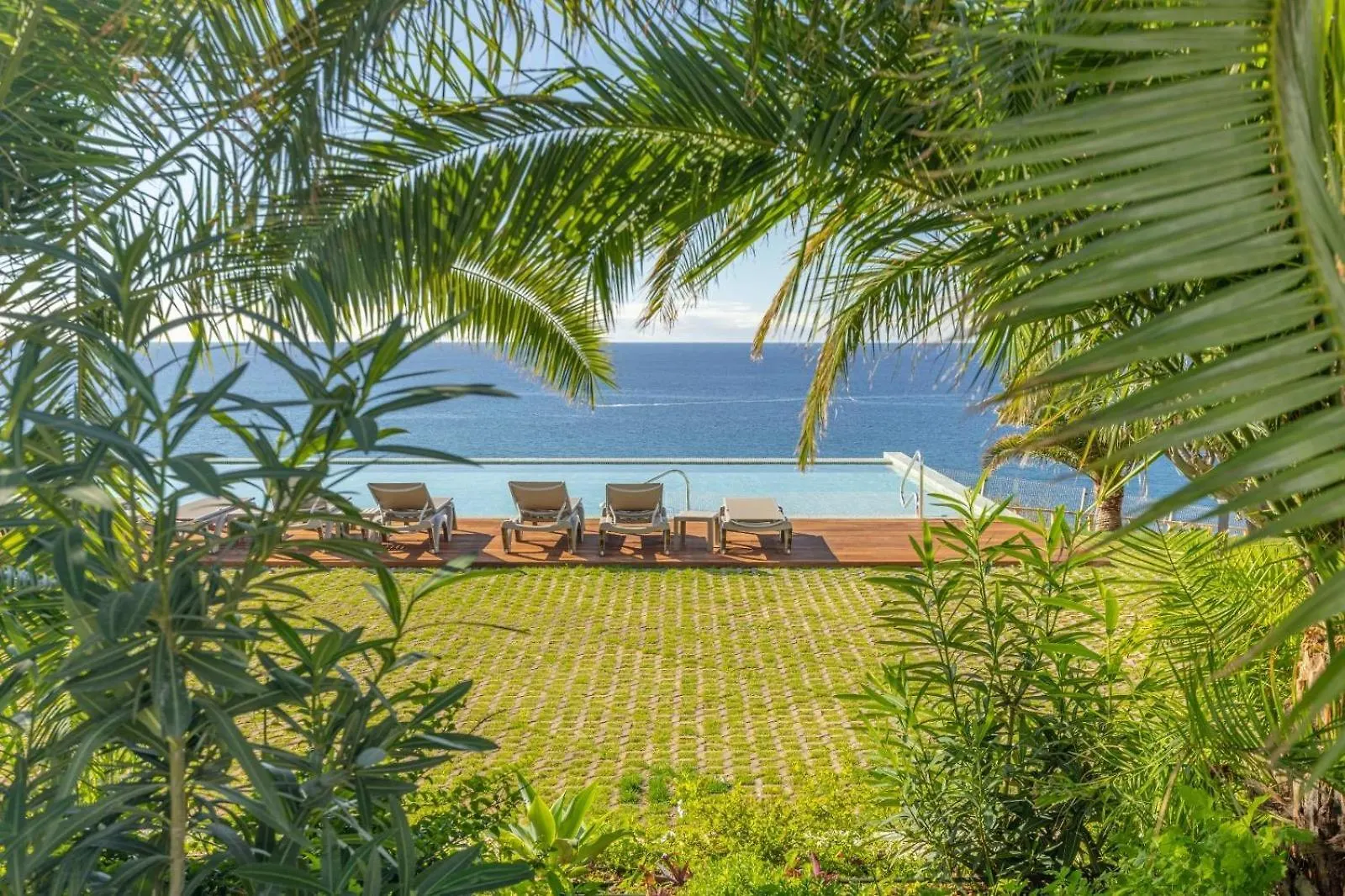 Suite 5P Madeira Acqua Residence location
